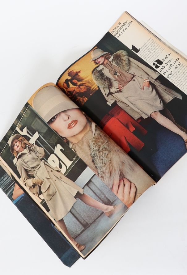 VOGUE Rare US 1972 Richard Avedon Set - 3