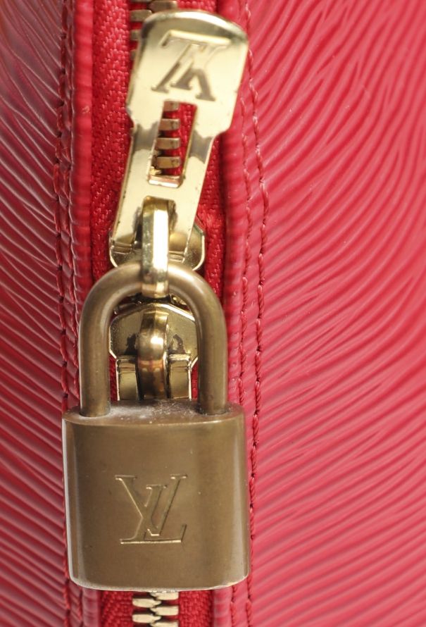 Louis Vuitton Pre-Fall 2023 Red Epi Alma PM - 14