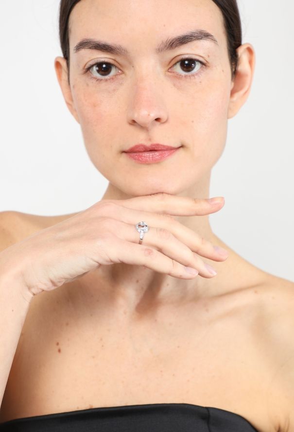 Mellerio 18k White Gold & Diamond Reine de Coeur Ring - 4