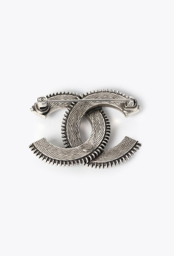 Chanel 2024 Fantasy 'CC' Brooch - 3