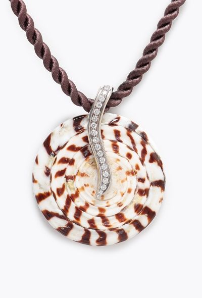 Modern Fine Jewelry Neuhaus 18k White Gold, Diamond & Shell Necklace - 2