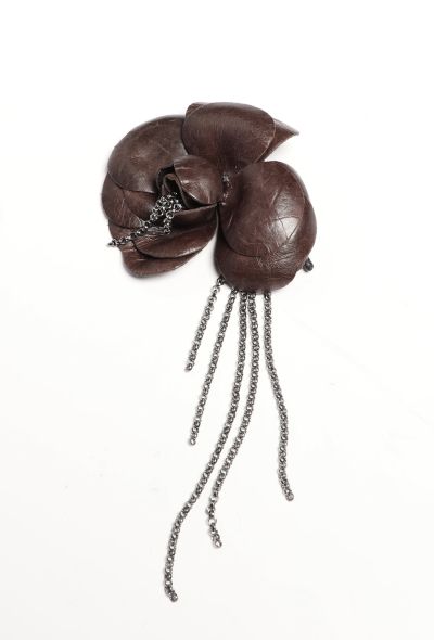 Chanel Leather Chainlink Camélia Brooch - 1